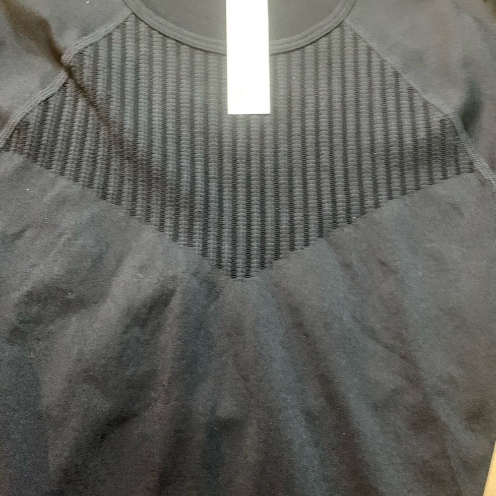 NWT Fabletics size Medium performance top NWT - image 4